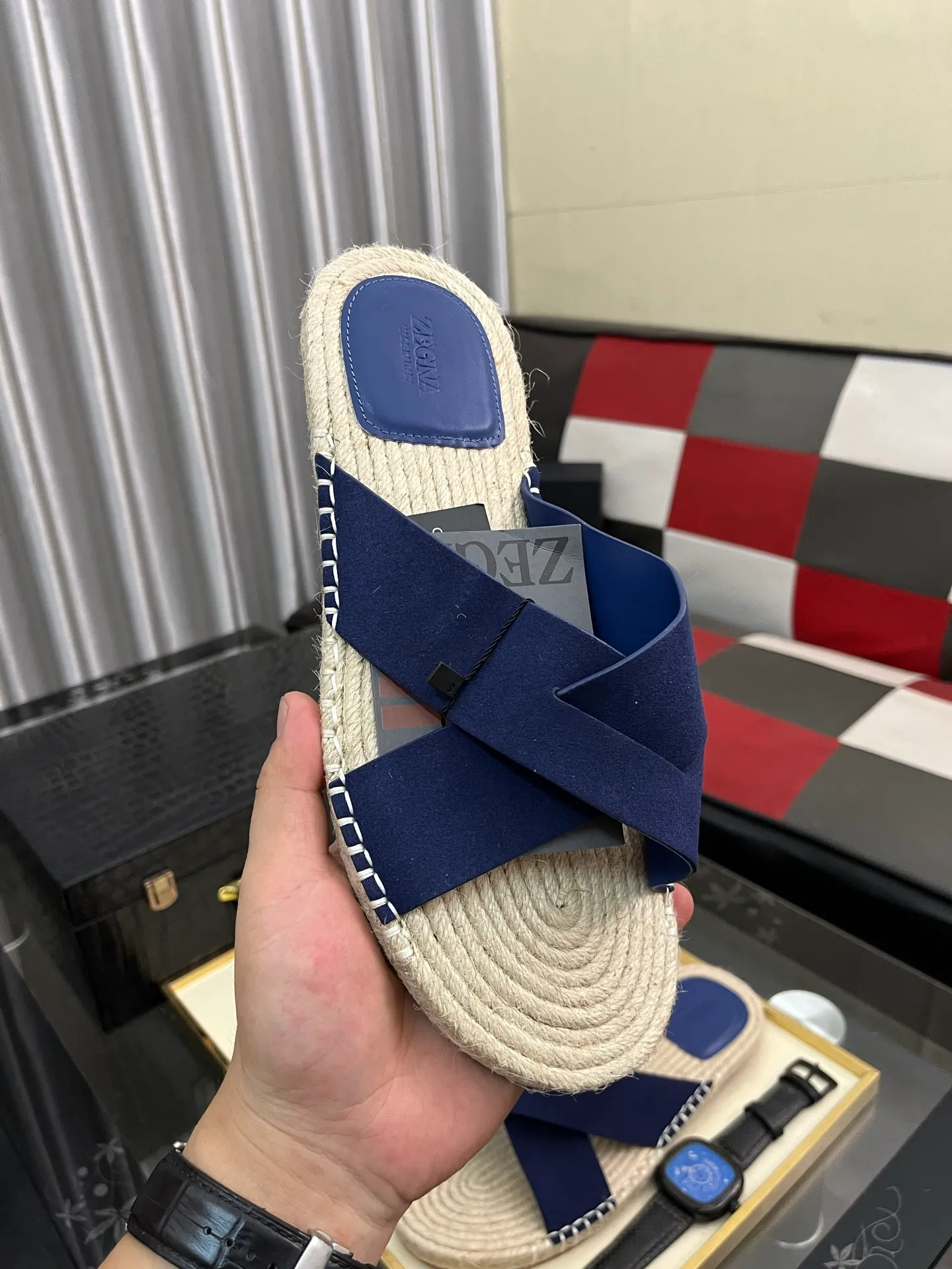 Men's shoes 💰320⌚️⌚️《HERMES》Hermès 💁♂️Men's casual slippers, compare the quality at the counter🧚🏿♂️ The upper layer has a stone pattern with clear texture, showing high-end, high-end, comfortable to wear and versatile. Purely hand-pulled, raw rubber breathable outsole, breathable and comfortable lambskin lining, 100% comfortable density, original rubber outsole wear-resistant code number 38-44. Can be customized 45-46-47
